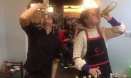 两人一杯视频在线观看,两人一杯视频在线观看体验