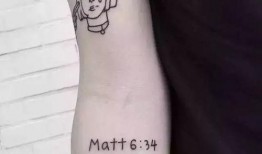 手上有纹身的男网红吃瓜,揭秘娱乐圈幕后真相